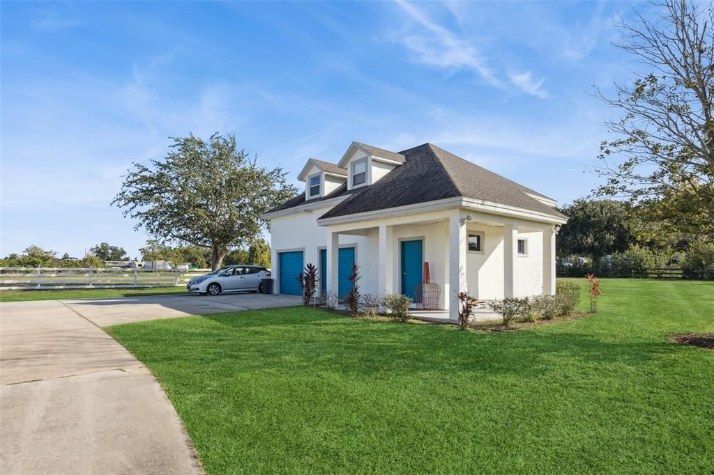 Attached, Exterior, Facade, Cape Cod