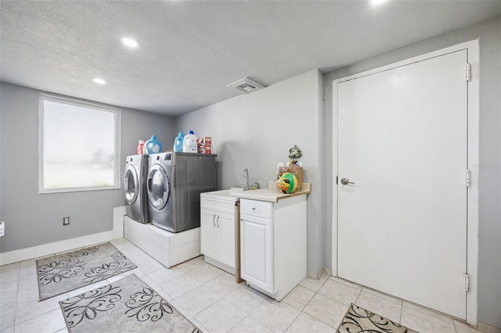 Interior, Recessed Lighting, Washer