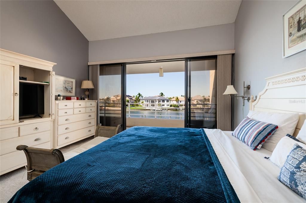 Bedroom, Interior, Water