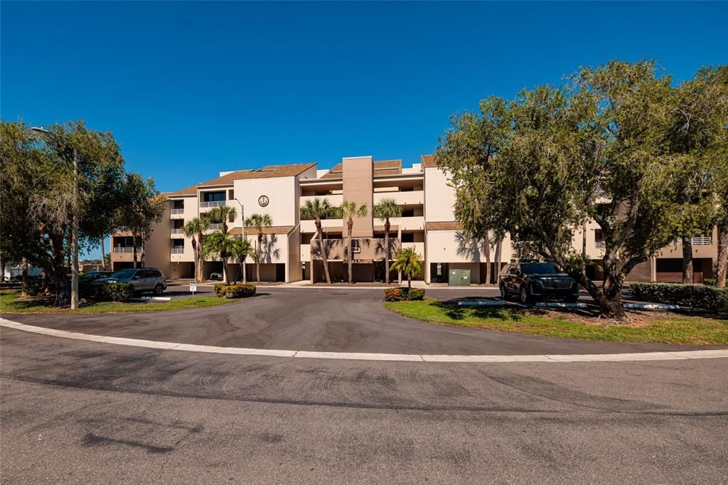 Exterior, Facade, Modern