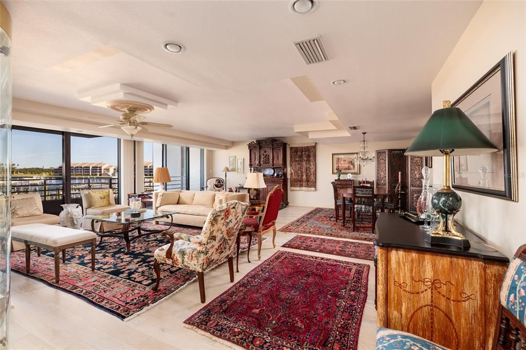 Chandelier, Dining room, Interior, Living room, Recessed Lighting, Water, Wood Texture Flooring