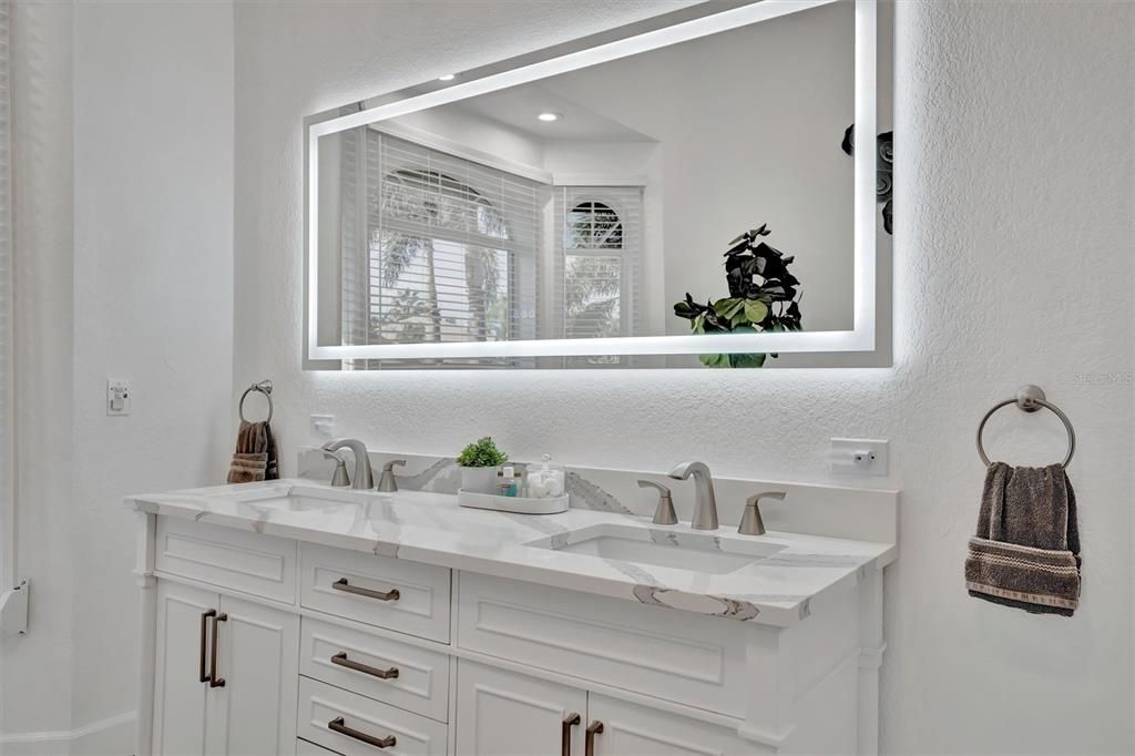 Bathroom, Dual Sink Vanities, Interior, Recessed Lighting