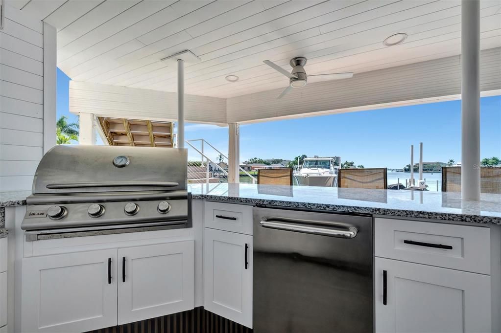 Exterior, Outdoor Kitchen, Water