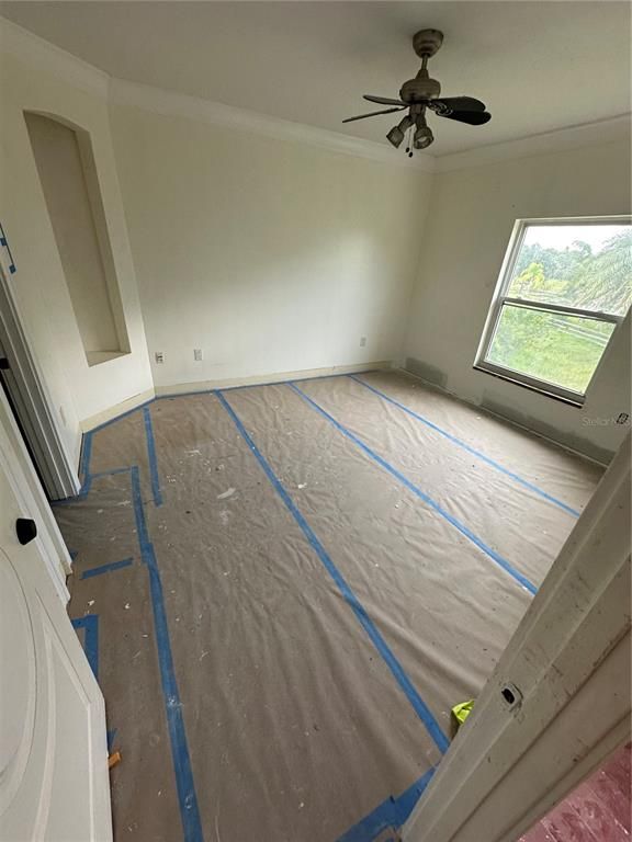 Empty room, Interior