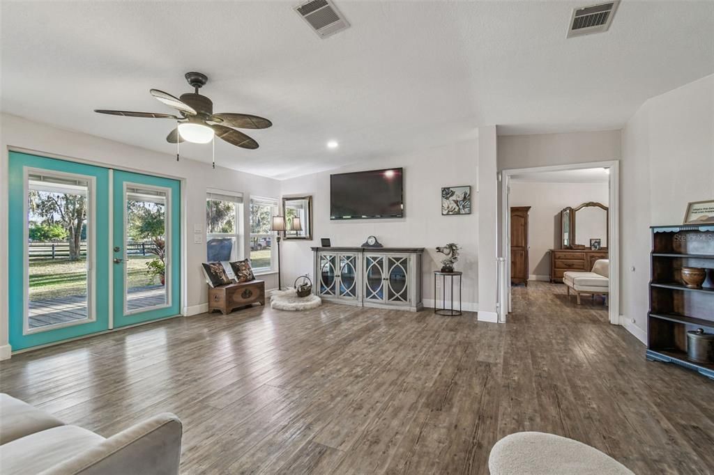 Interior, Recessed Lighting, Wood Texture Flooring