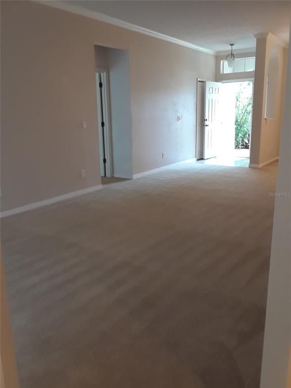 Empty room, Interior