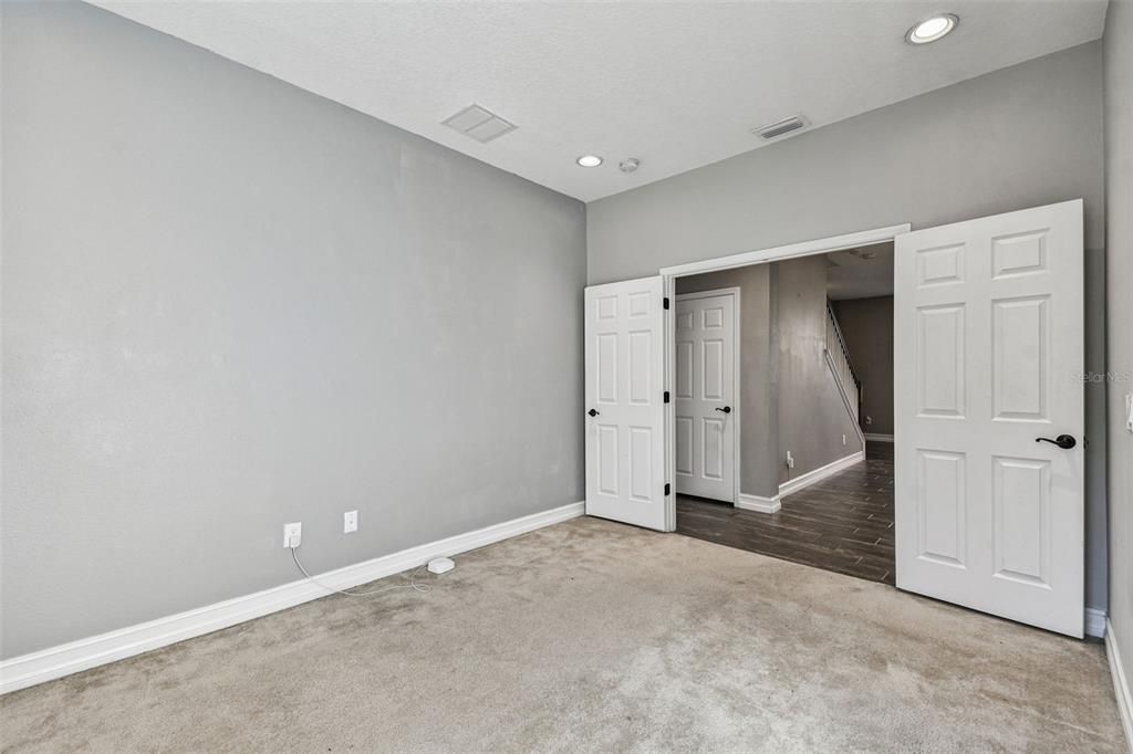 Empty room, Interior, Recessed Lighting
