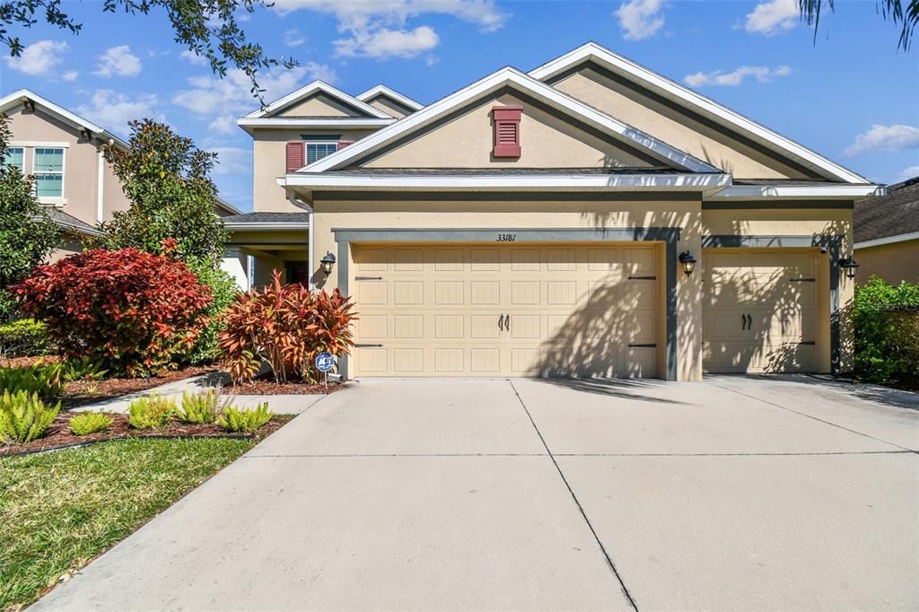 Attached, Exterior, Facade, American Craftsman