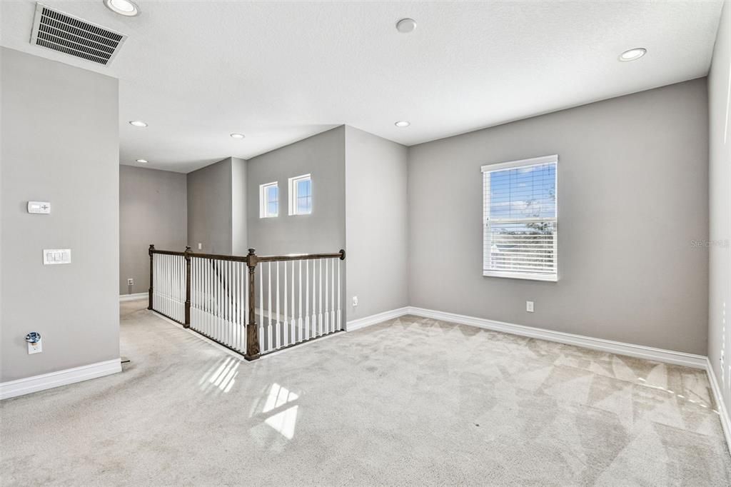 Empty room, Interior, Recessed Lighting