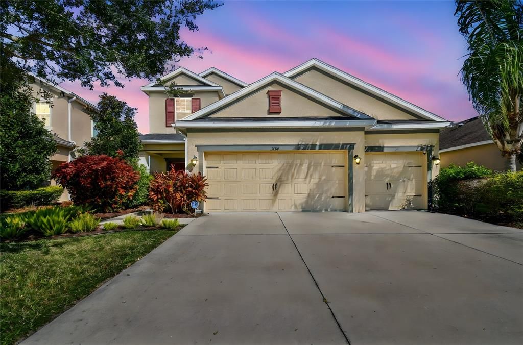 Attached, Exterior, Facade, American Craftsman