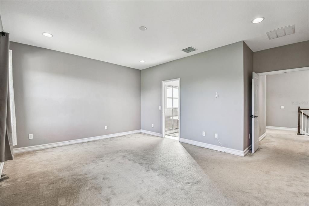 Empty room, Interior, Recessed Lighting