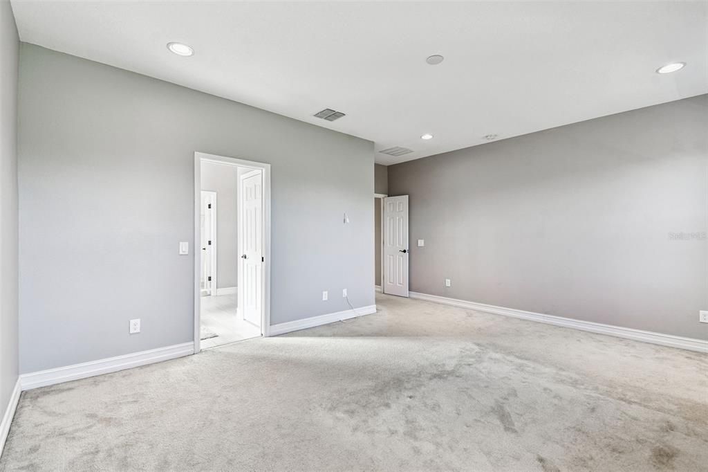 Empty room, Interior, Recessed Lighting