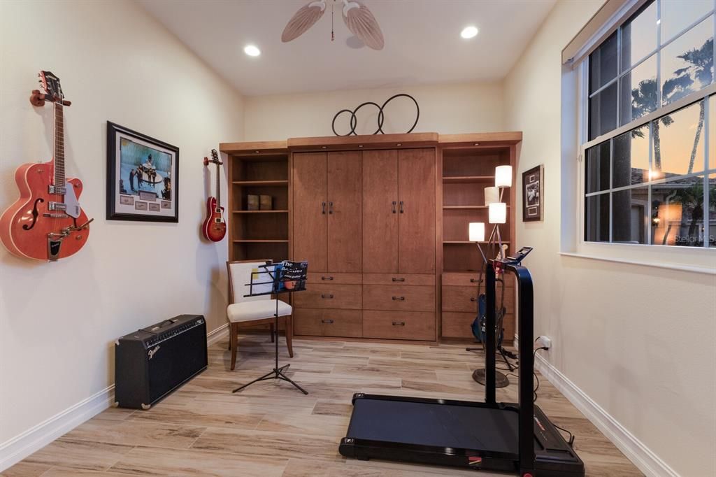 Fitness Equipment, Interior, Recessed Lighting, Wood Texture Flooring