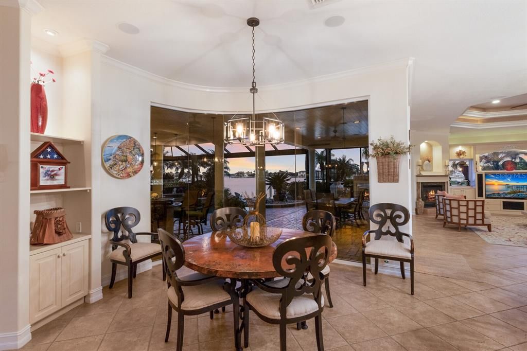 Chandelier, Dining room, Fireplace, Interior, Pendant Lights, Recessed Lighting, Water