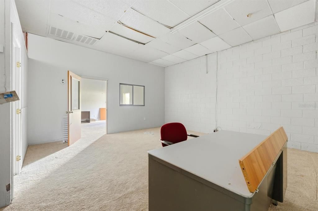 Empty room, Interior