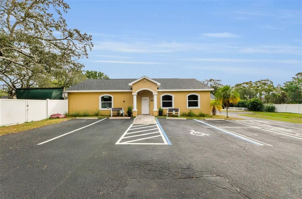 Backyard, Exterior, Facade, Ranch