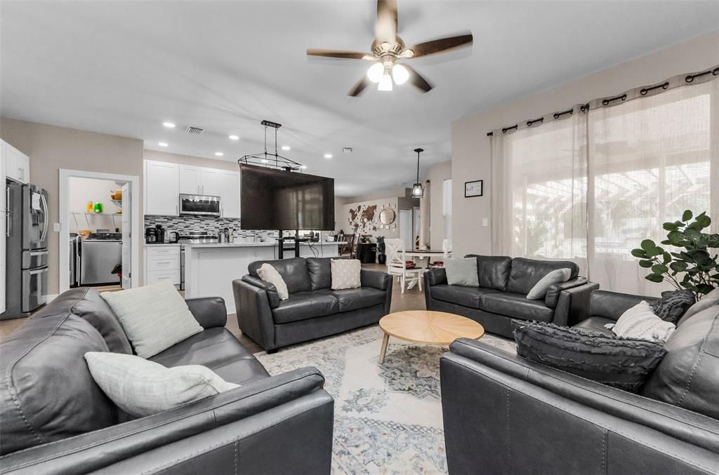 Dining room, Interior, Kitchen, Living room, Pendant Lights, Recessed Lighting, Stainless Steel Appliances