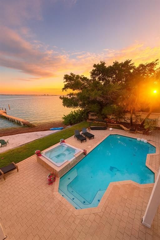 Exterior, Pool, Water