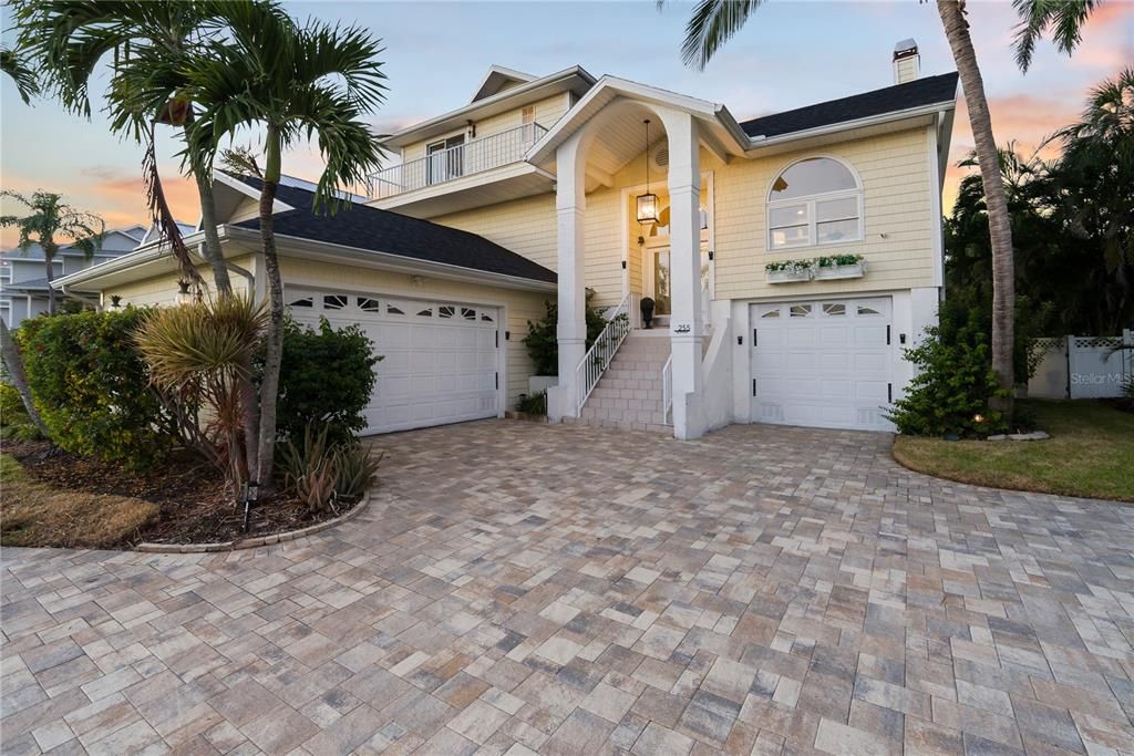 Attached, Exterior, Facade, Modern