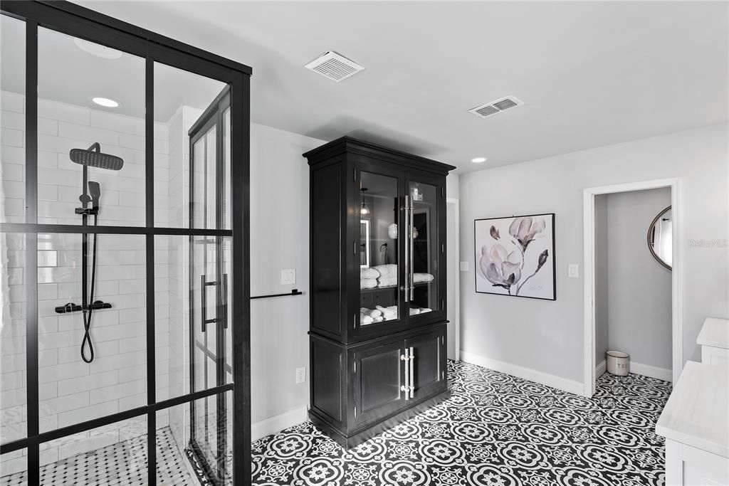 Bathroom, Interior, Recessed Lighting