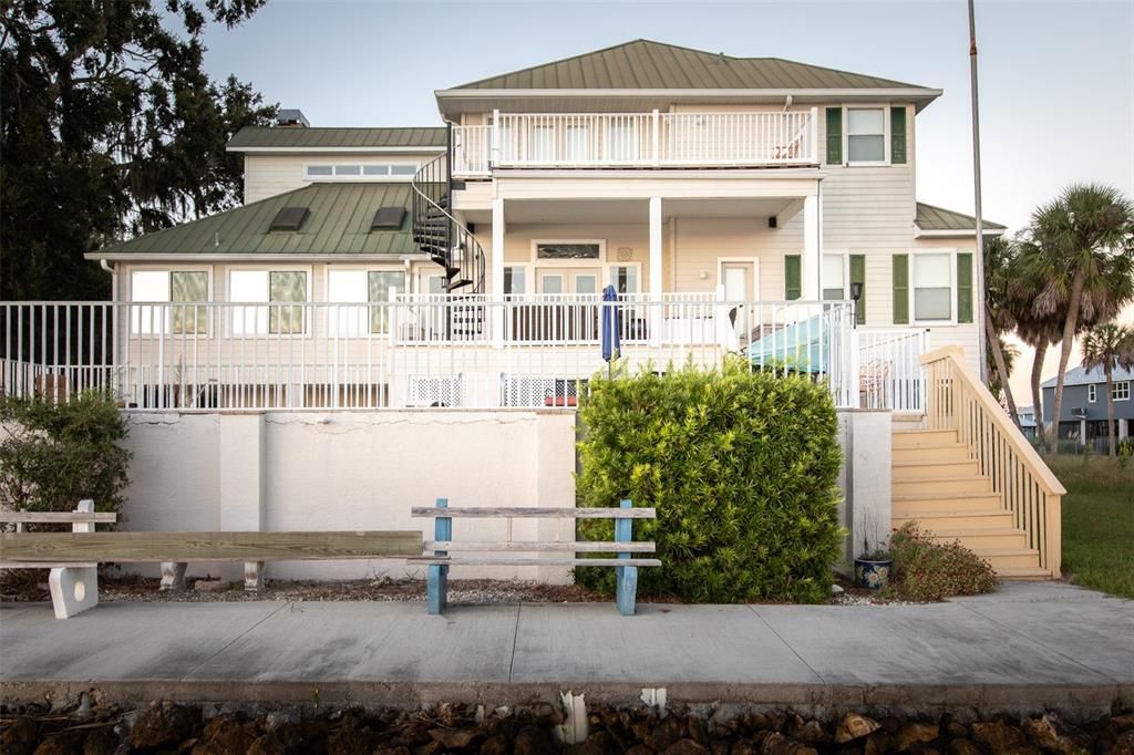 Exterior, Facade, American Foursquare