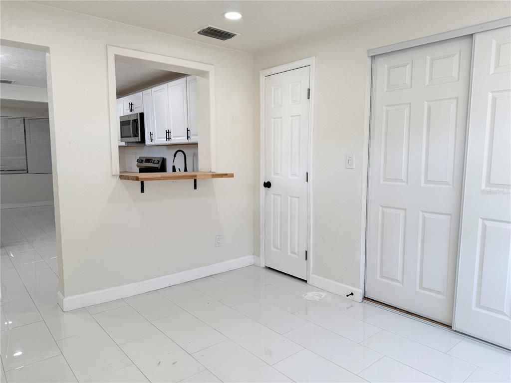 Empty room, Interior, Kitchen, Recessed Lighting