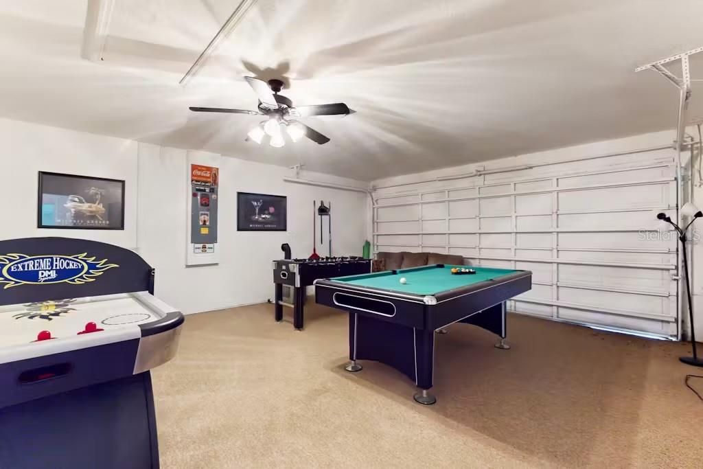 Billiard Table, Game Room, Interior