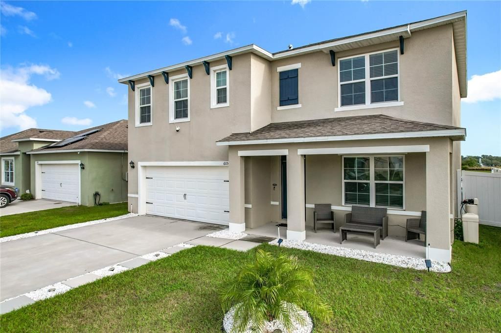 Attached, Exterior, Facade, Mediterranean