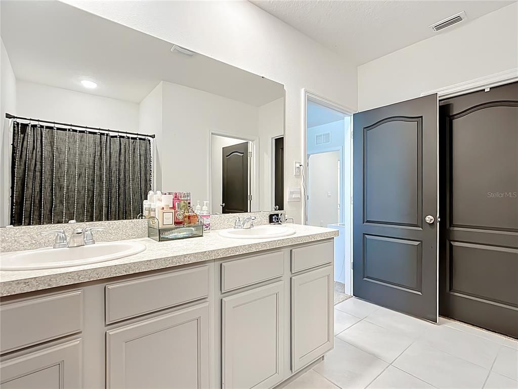 Bathroom, Dual Sink Vanities, Interior, Recessed Lighting
