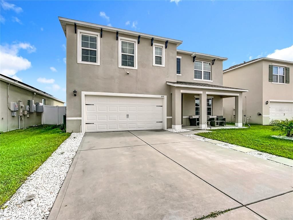 Attached, Exterior, Facade, Mediterranean