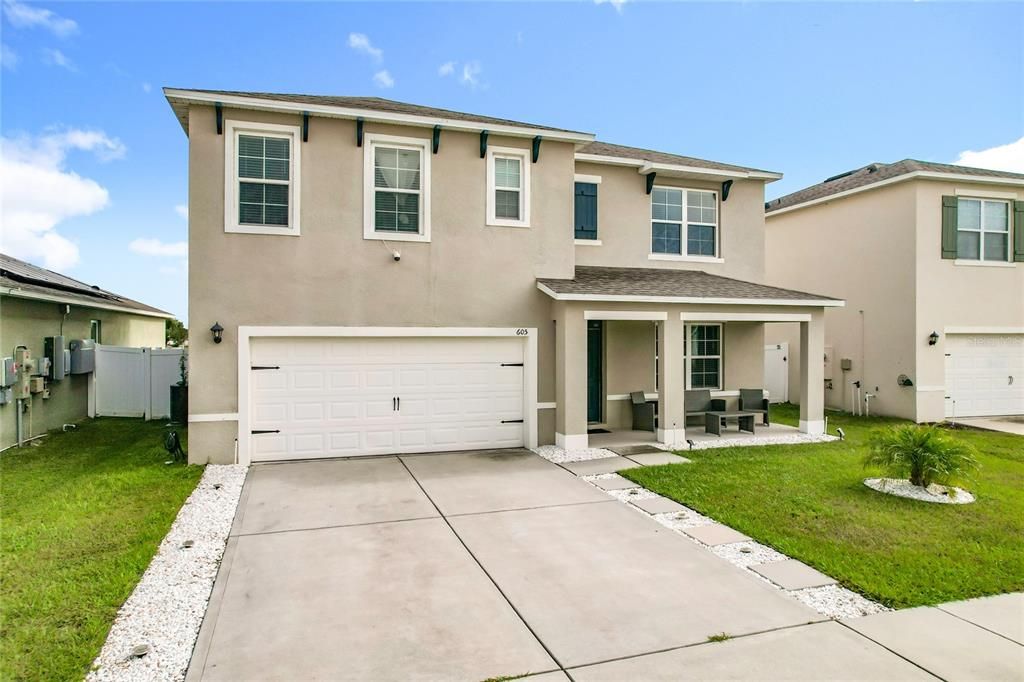 Attached, Exterior, Facade, Mediterranean