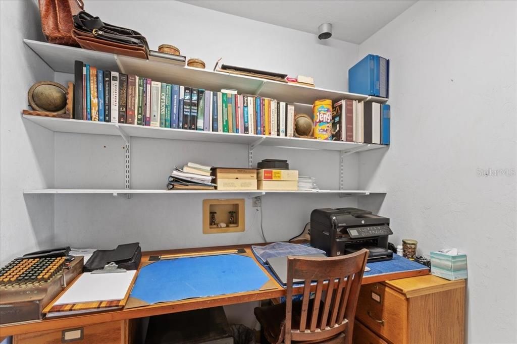 Home Office, Interior