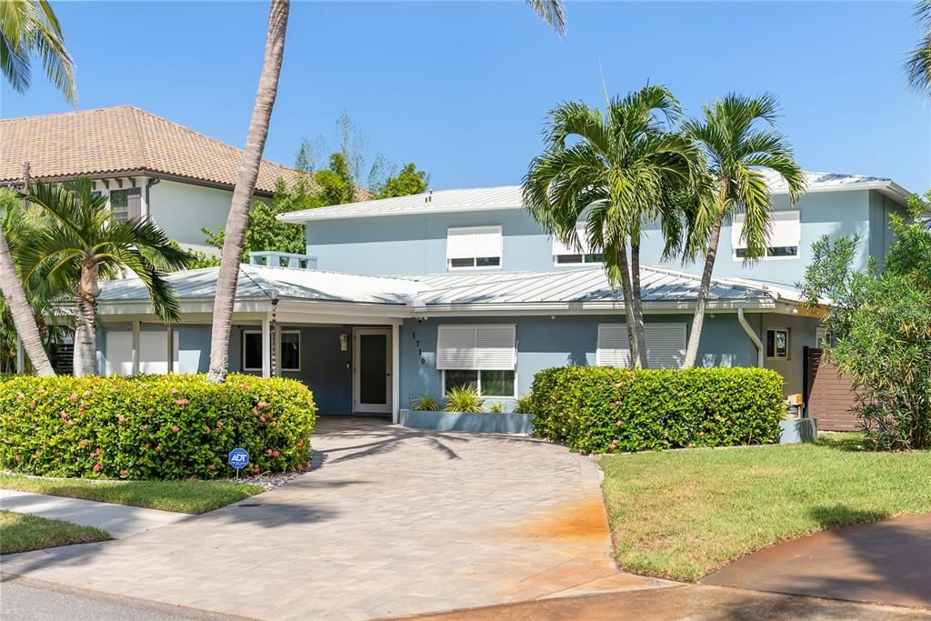 Exterior, Facade, Ranch