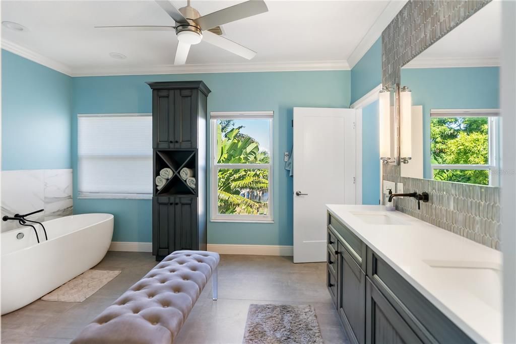 Bathroom, Free Standing Baths, Interior