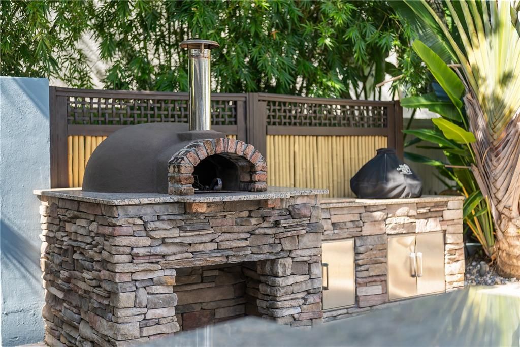 Exterior, Outdoor Kitchen