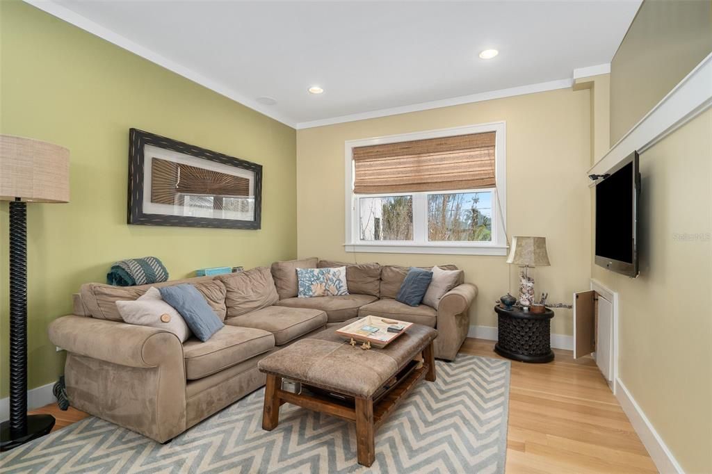 Interior, Living room, Recessed Lighting, Wood Texture Flooring