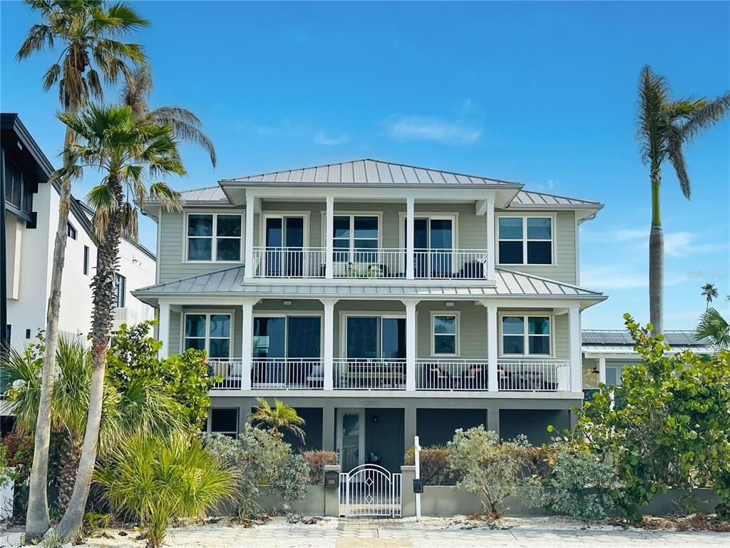Exterior, Facade, Farmhouse