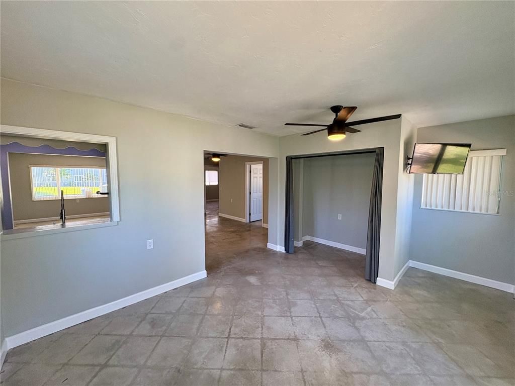 Empty room, Interior