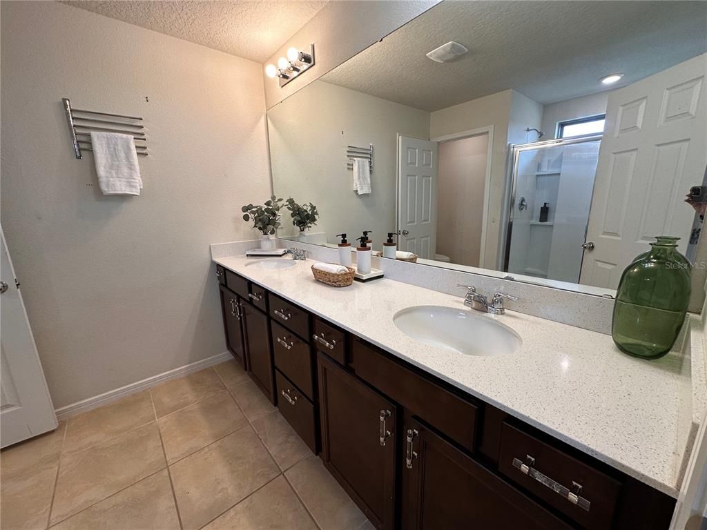 Bathroom, Dual Sink Vanities, Interior, Recessed Lighting