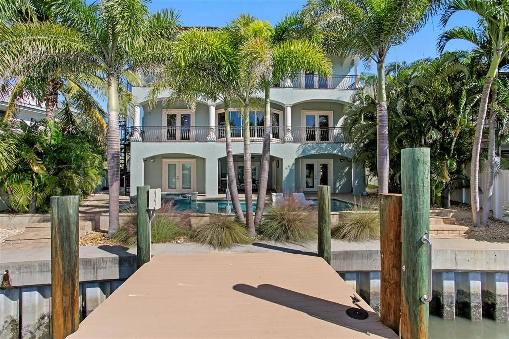 Exterior, Facade, Pool, Mediterranean