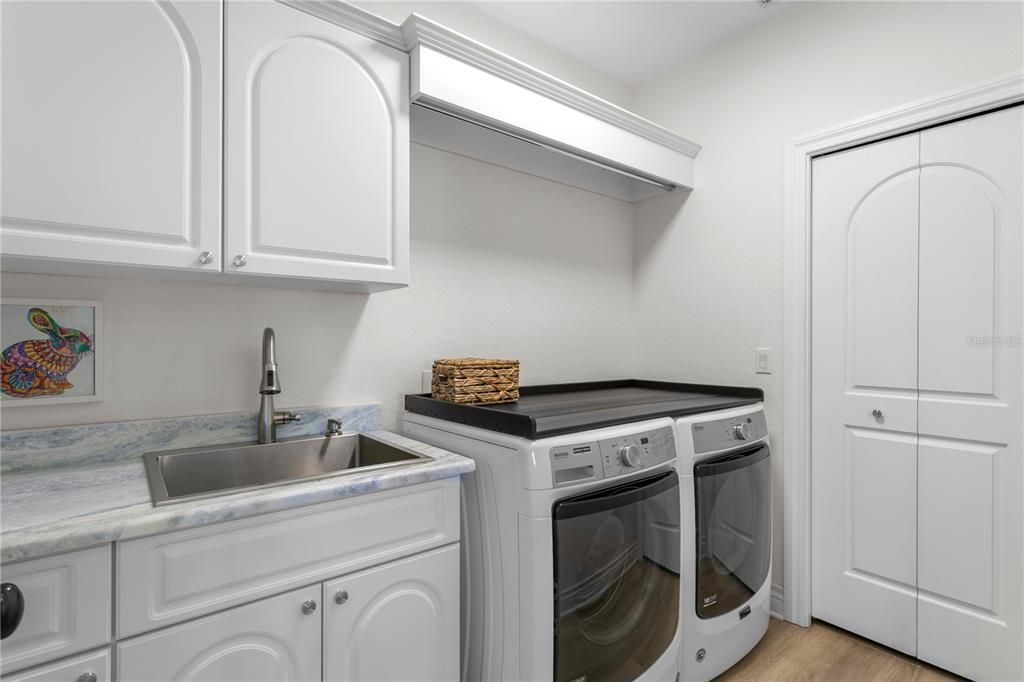 Interior, Washer, Wood Texture Flooring
