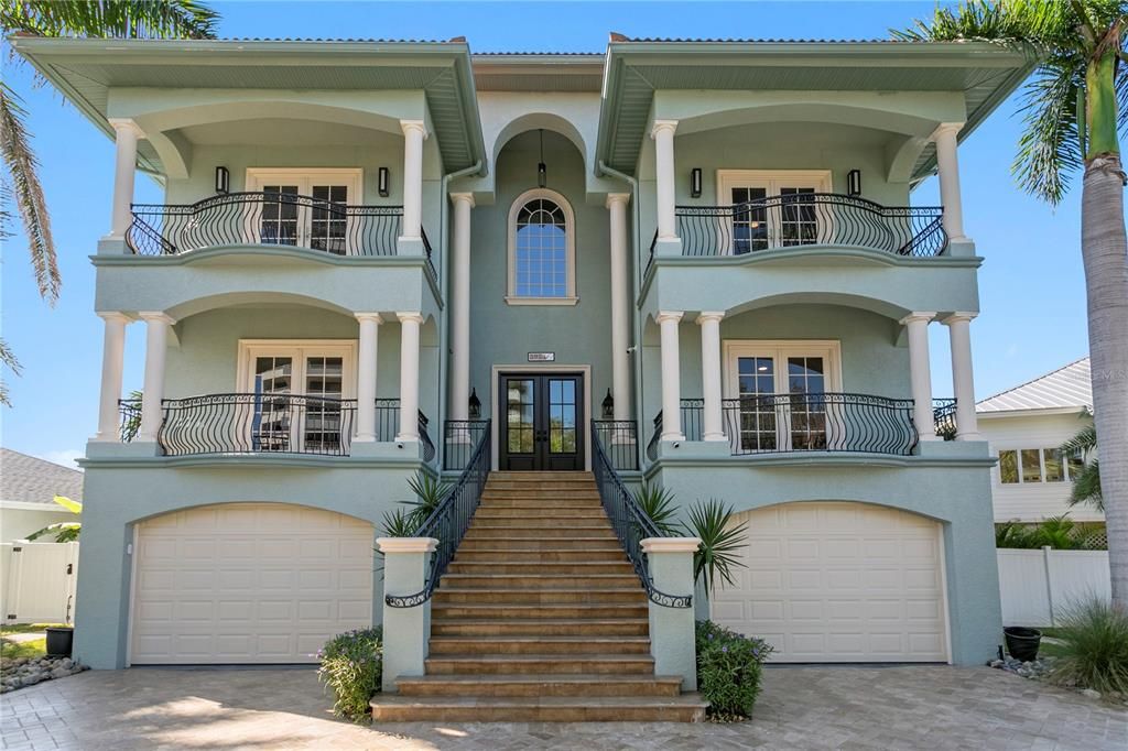 Attached, Exterior, Facade, Mediterranean