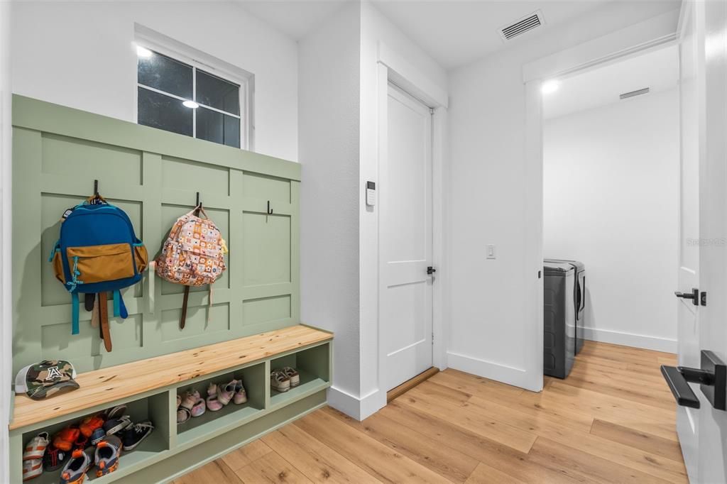 Interior, Recessed Lighting, Washer, Wood Texture Flooring