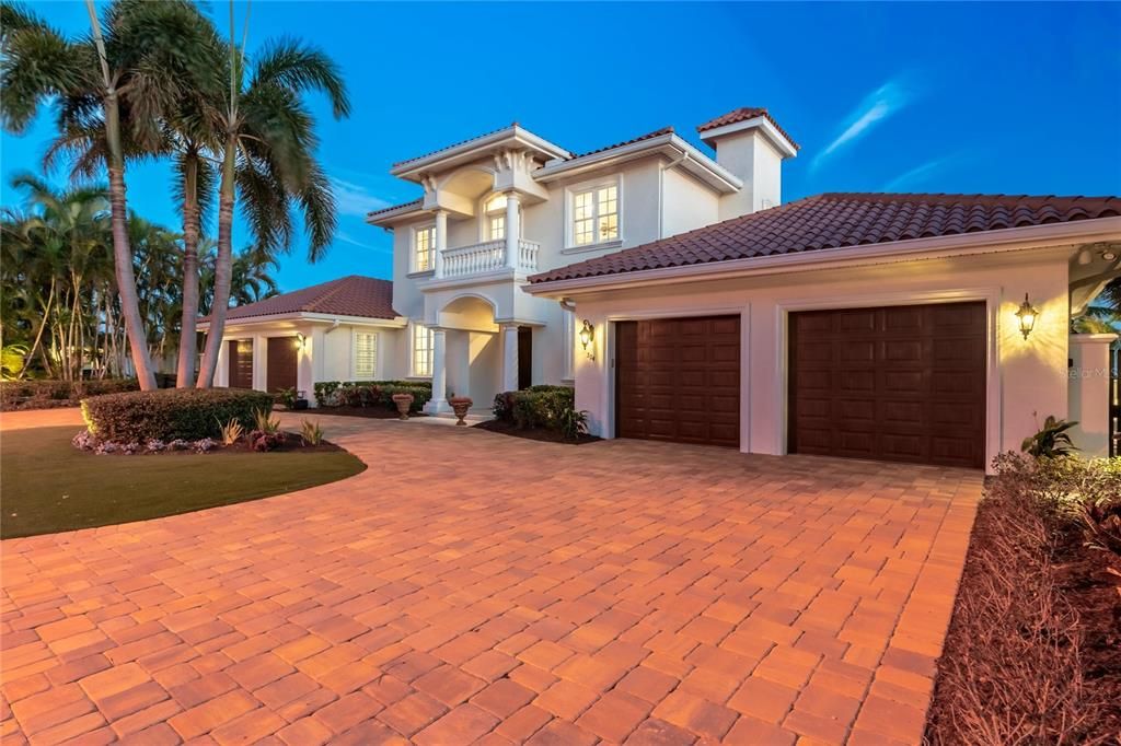 Attached, Exterior, Facade, Mediterranean