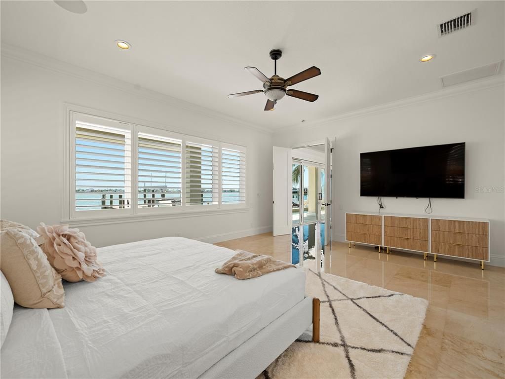 Bedroom, Interior, Recessed Lighting, Water