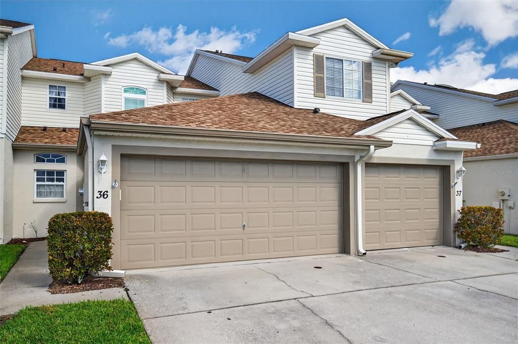 Attached, Exterior, Facade, American Craftsman