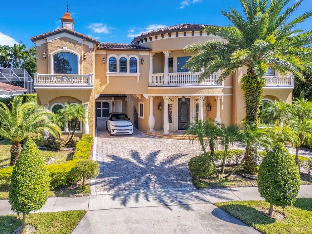 Exterior, Facade, Mediterranean