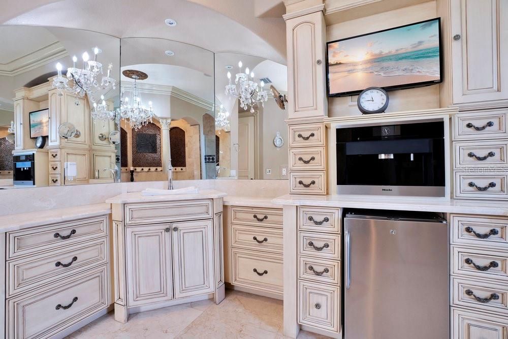 Chandelier, Interior, Kitchen, Recessed Lighting, Stainless Steel Appliances