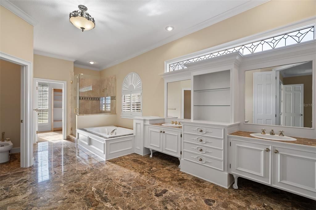 Bathroom, Dual Sink Vanities, Interior, Recessed Lighting