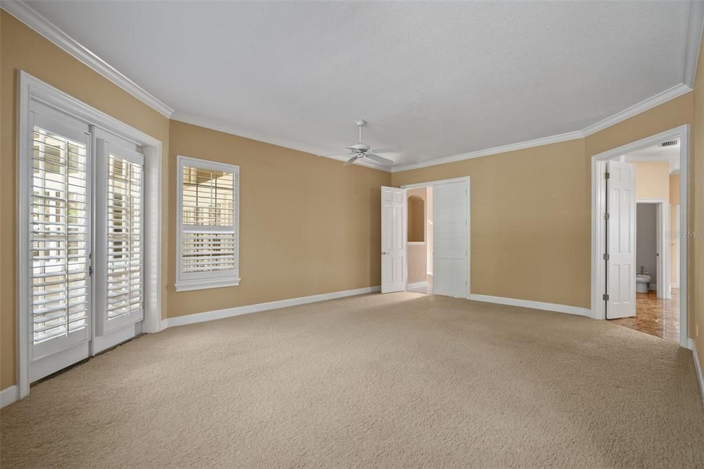 Empty room, Interior